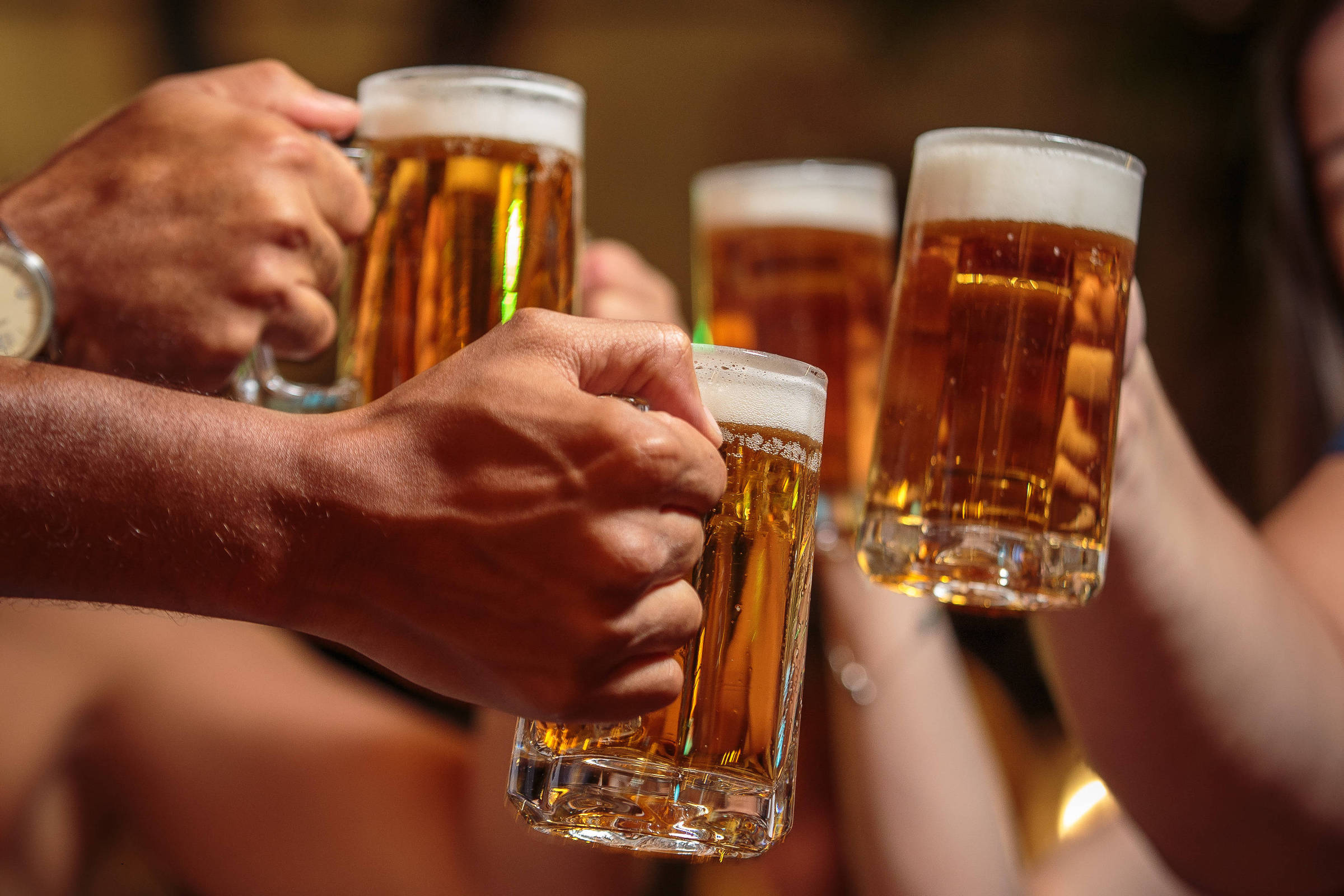 Redução de 20% no consumo de álcool pode evitar 10.400 mortes e gerar economia de R$ 2,1 bilhões ao Brasil