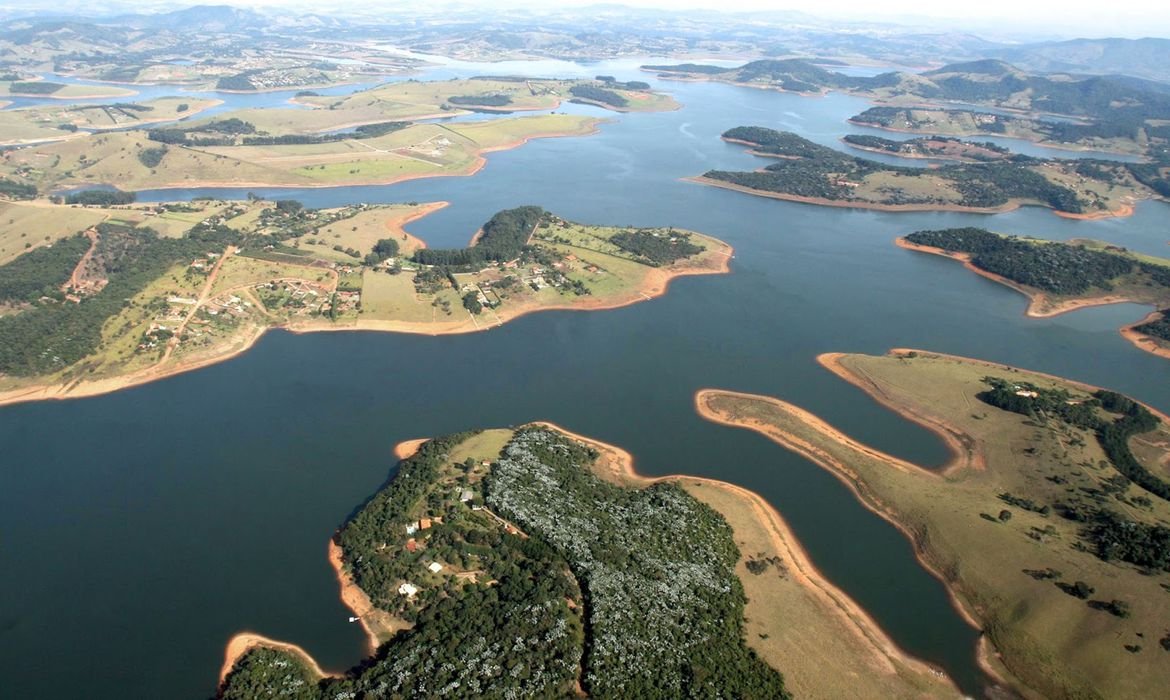 Reservatórios da Grande São Paulo atingem níveis críticos; Sabesp alerta para uso consciente da água
