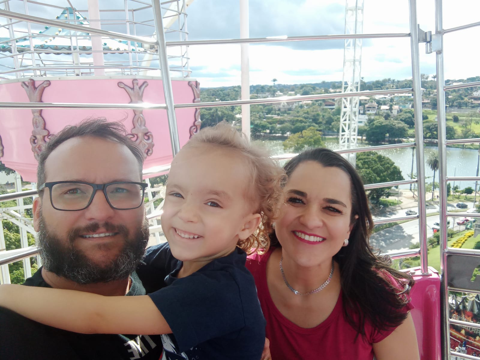 Júlio César, menino de 8 anos, luta contra condição neurológica e precisa de apoio para tratamento contínuo