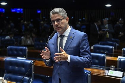 Senado aprova projeto que garante igualdade entre alunos bolsistas e pagantes em escolas privadas