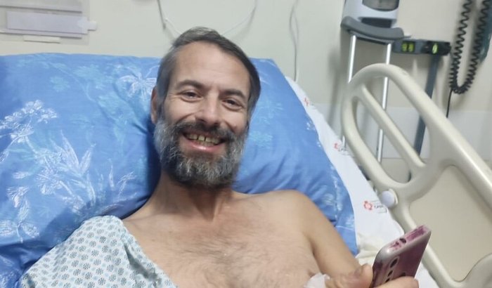 "Marcelo Kosake enfrenta desafio de reabilitação após infecção grave e busca apoio para recuperação"