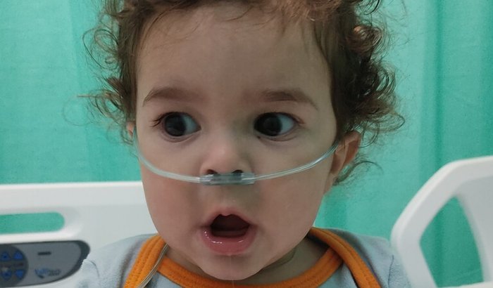 Bento luta contra a fibrose cística e busca tratamento que pode transformar sua vida