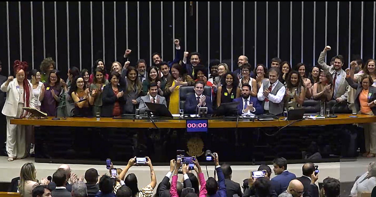 Câmara dos Deputados aprova projeto de lei que combate a exploração de crianças na internet e a 'adultização'