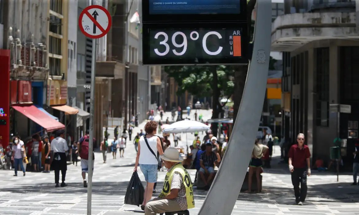 Médicos se reúnem em São Paulo para discutir a crise climática e seus impactos na saúde da população