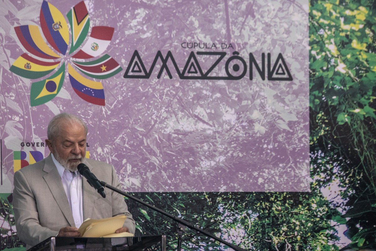 Lula busca apoio na cúpula amazônica para COP 30 e iniciativas de preservação ambiental em Bogotá