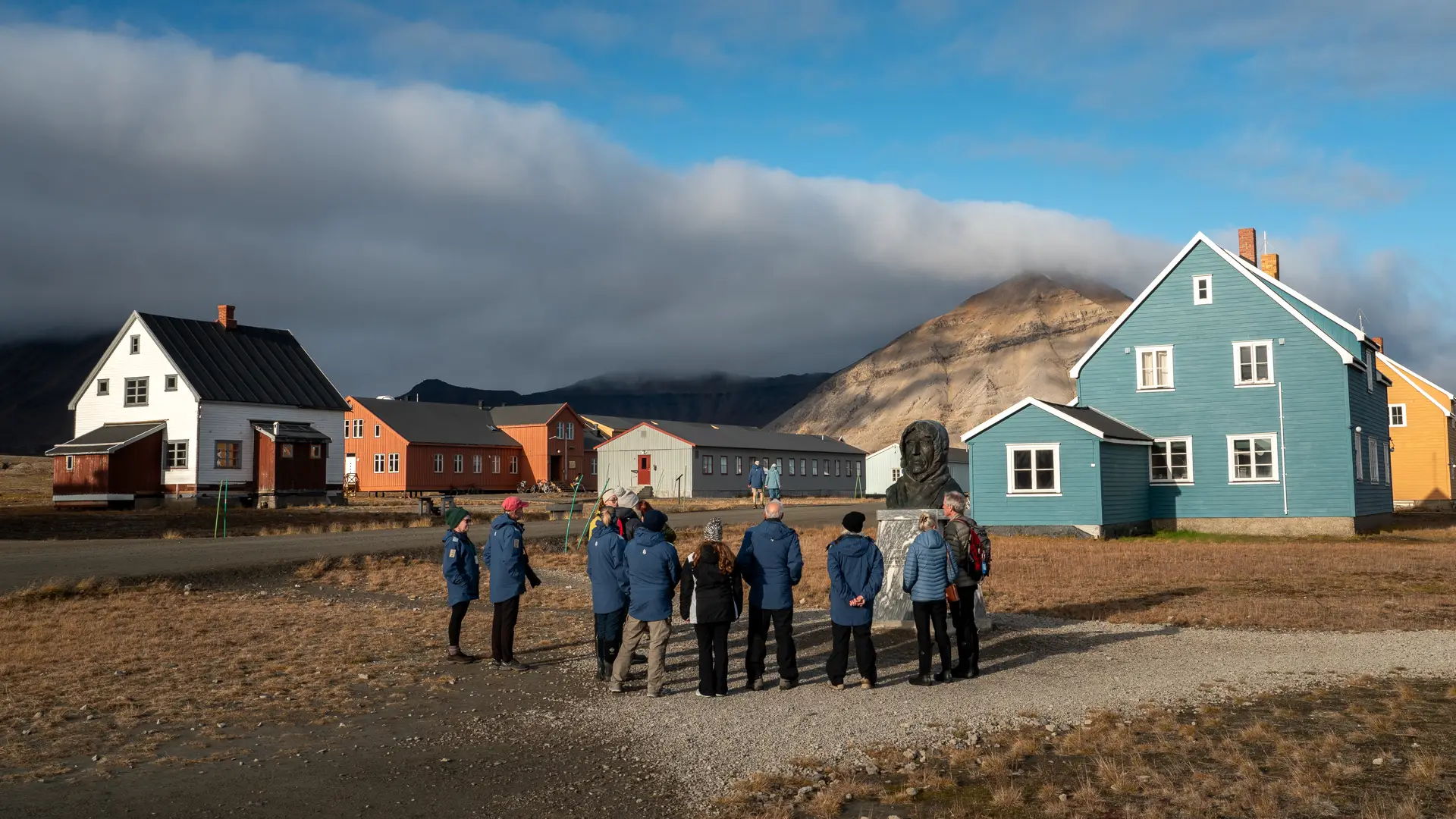 Miljöbild från Svalbard med natur och djurliv.