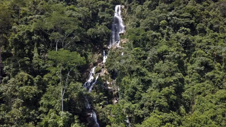 La Cuba waterfall rappelling and La Planta giant natural pool from Medellin
