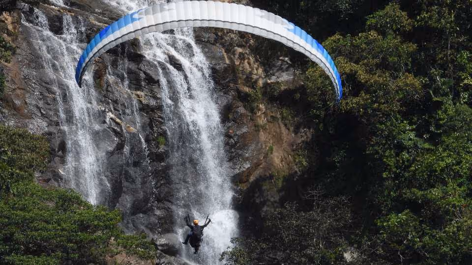 Guatapé (optional paragliding, coffee, atv, boat) tour from Medellin