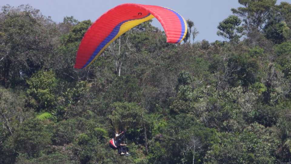 Paragliding and wakeboarding experience from Guatape