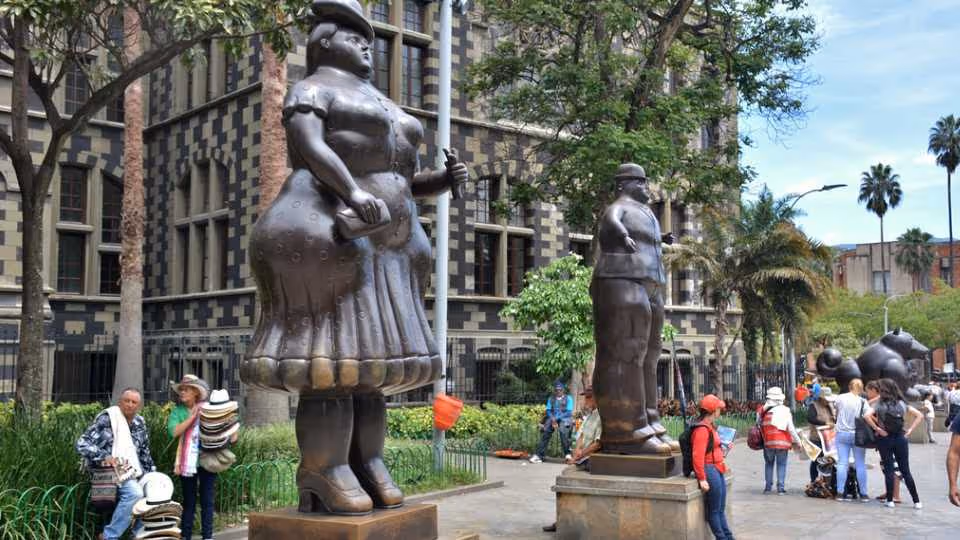 Medellín City Vibes: Explore, Feel & Connect
