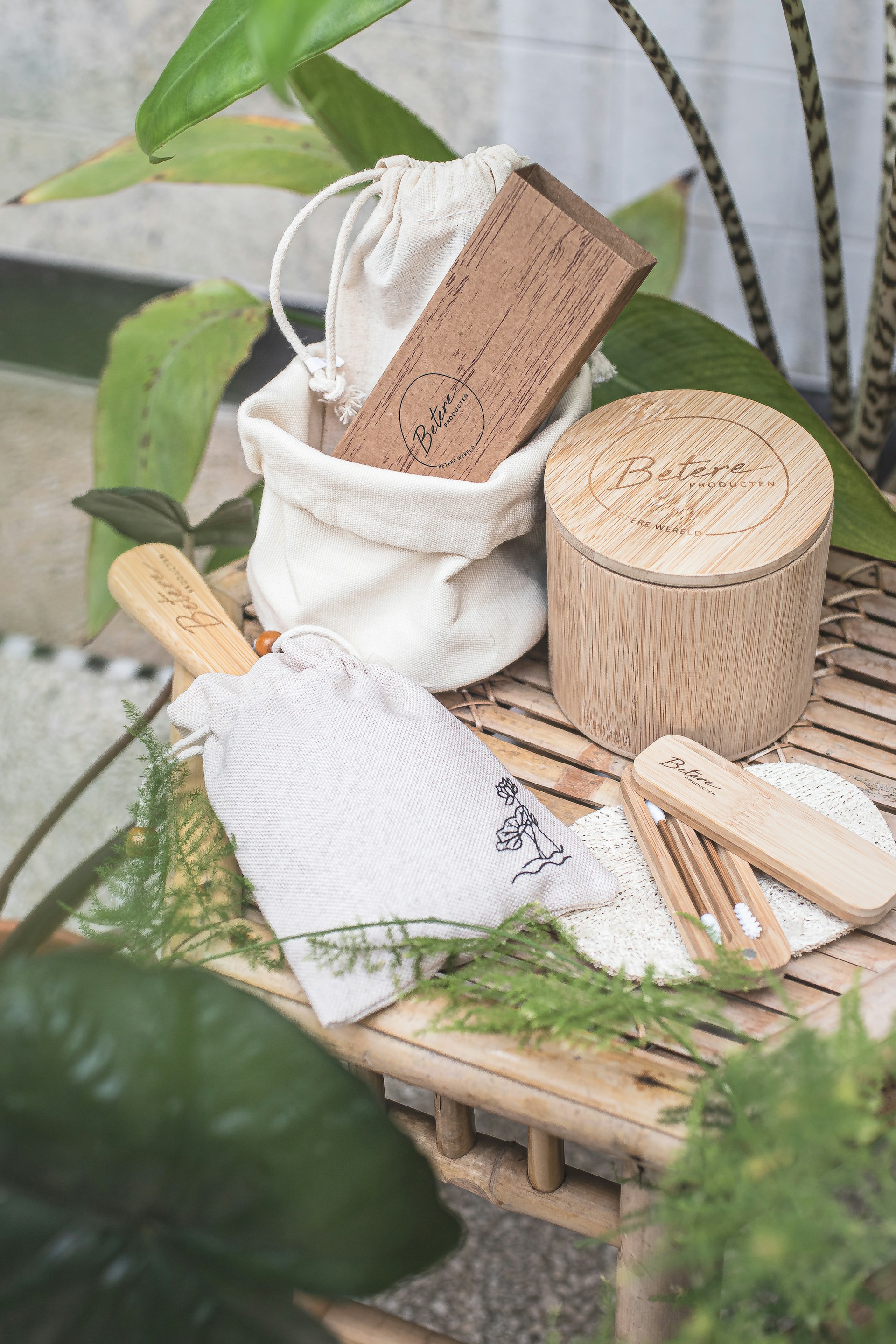 Signature Essence Toiletry Set