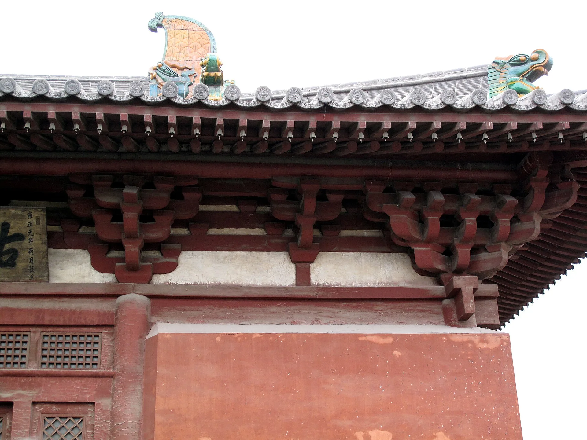 Stacked wooden dougong bracket sets under the eaves of a temple hall in Datong