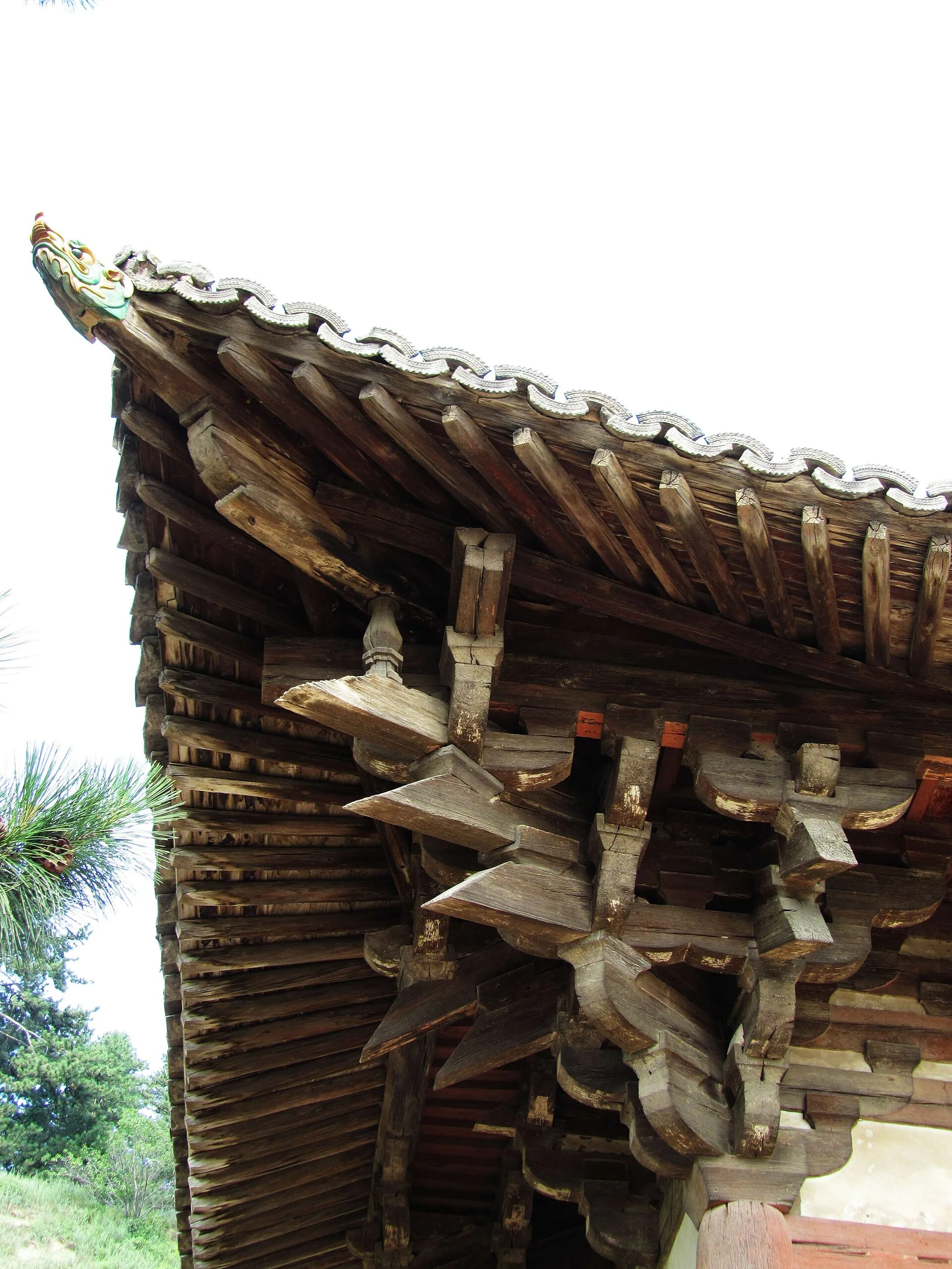 Large Tang dynasty corner bracket set under the eaves of Foguang Temple East Hall