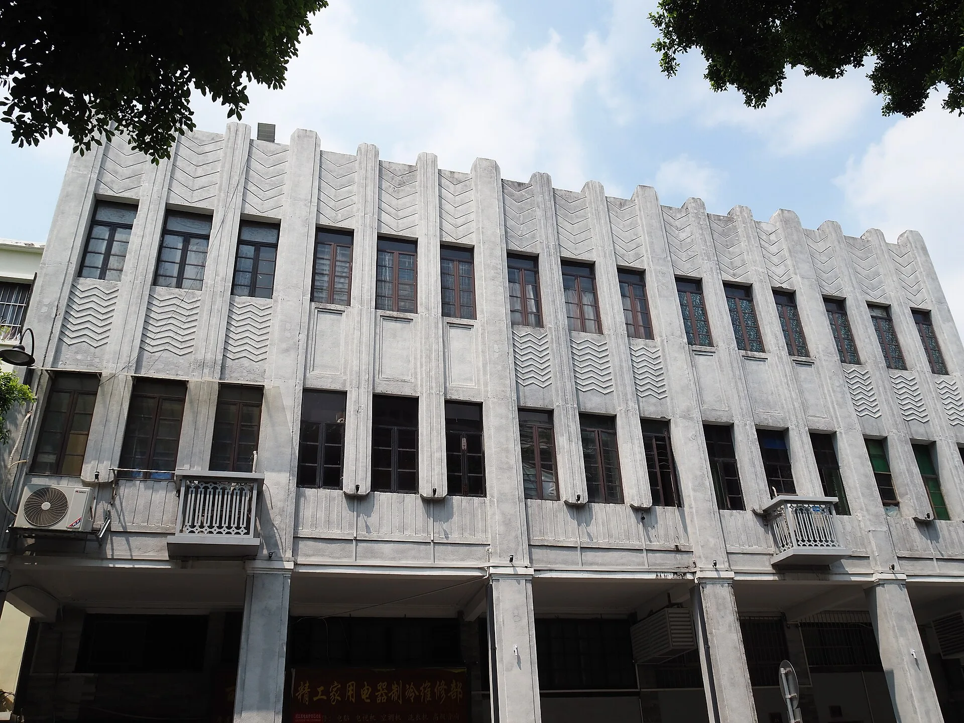 Row of qilou at 46 to 54 Enning Street, Guangzhou