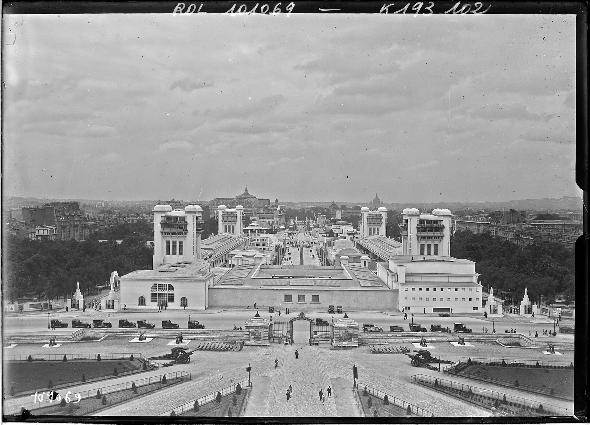 Press photograph of the 1925 exposition pavilions on the Esplanade des Invalides