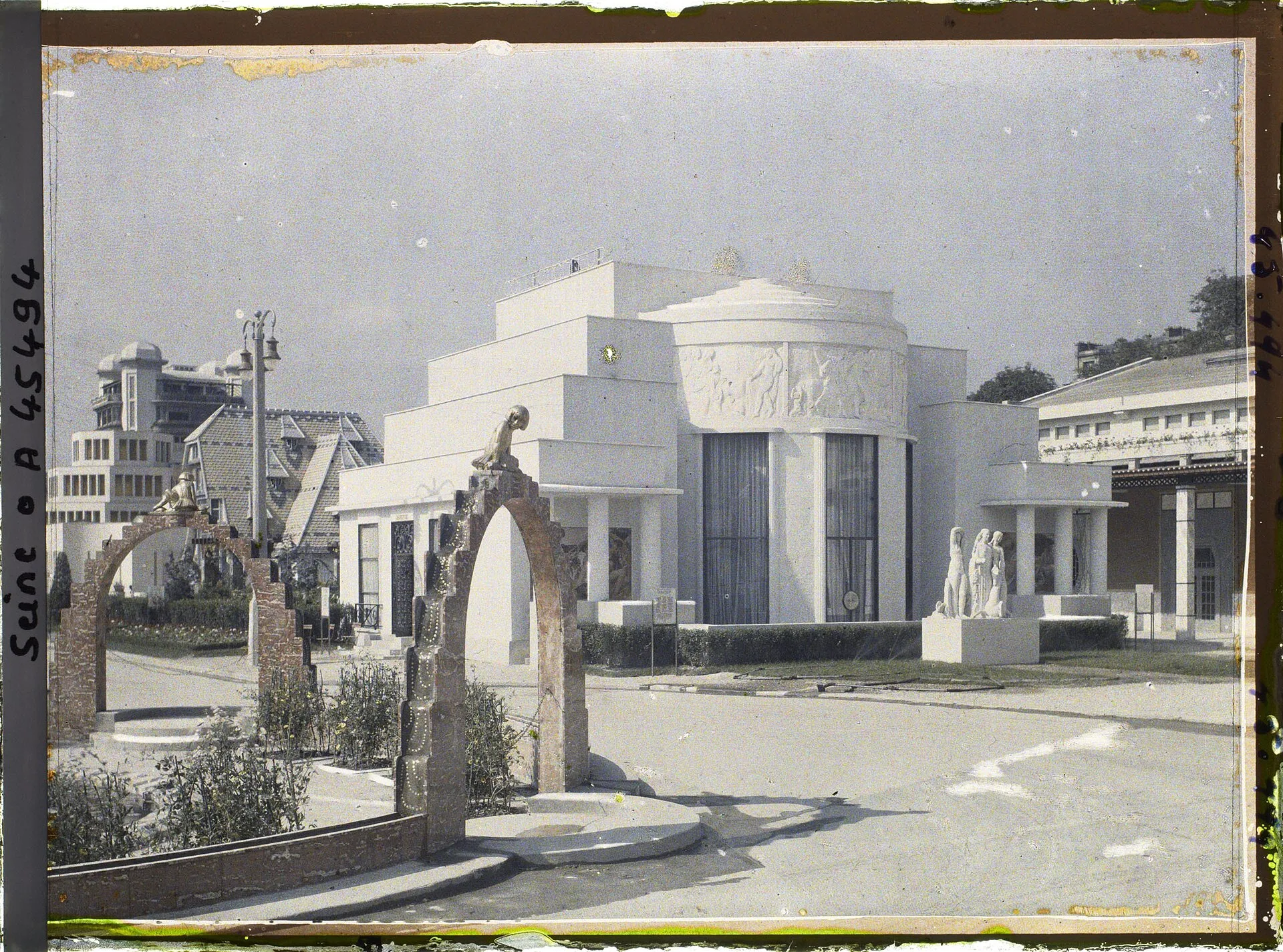 Autochrome of the Hôtel du Collectionneur pavilion, 1925
