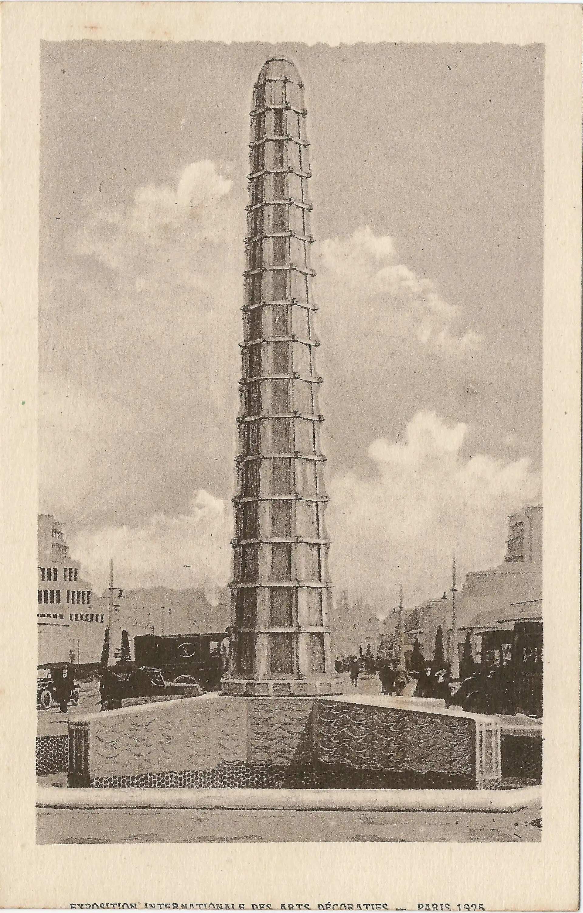 Lalique's glass Fontaine Lumineuse at the 1925 exposition