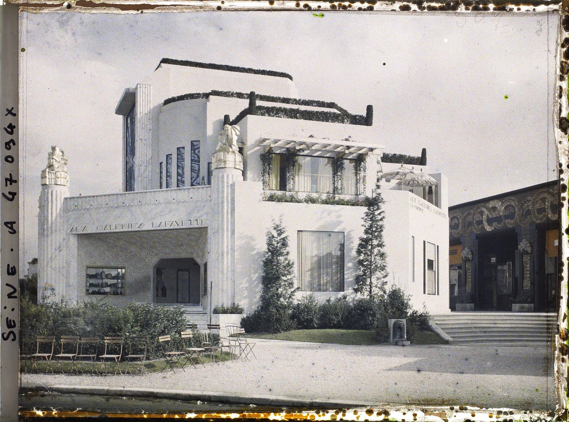 Autochrome of the Galeries Lafayette La Maîtrise pavilion, 1925