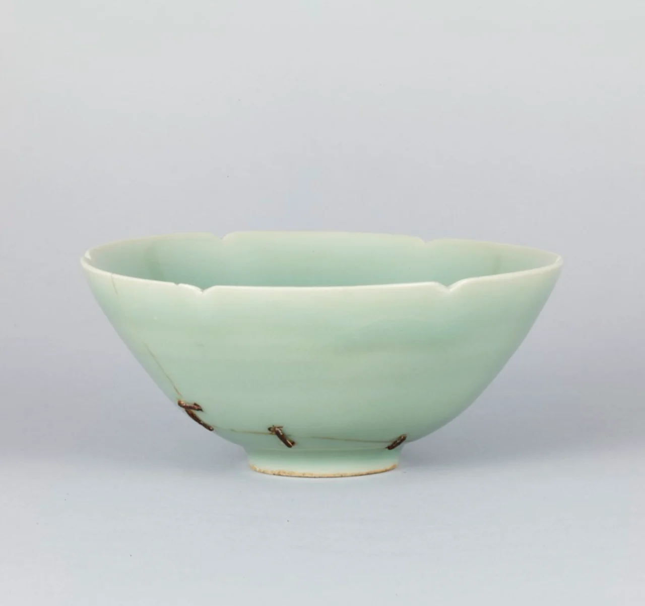 Pale green celadon tea bowl known as Bakōhan