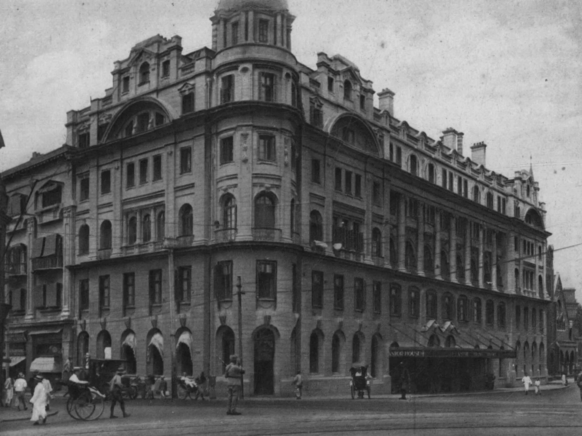 Black and white photograph of a large Victorian hotel building on a corner