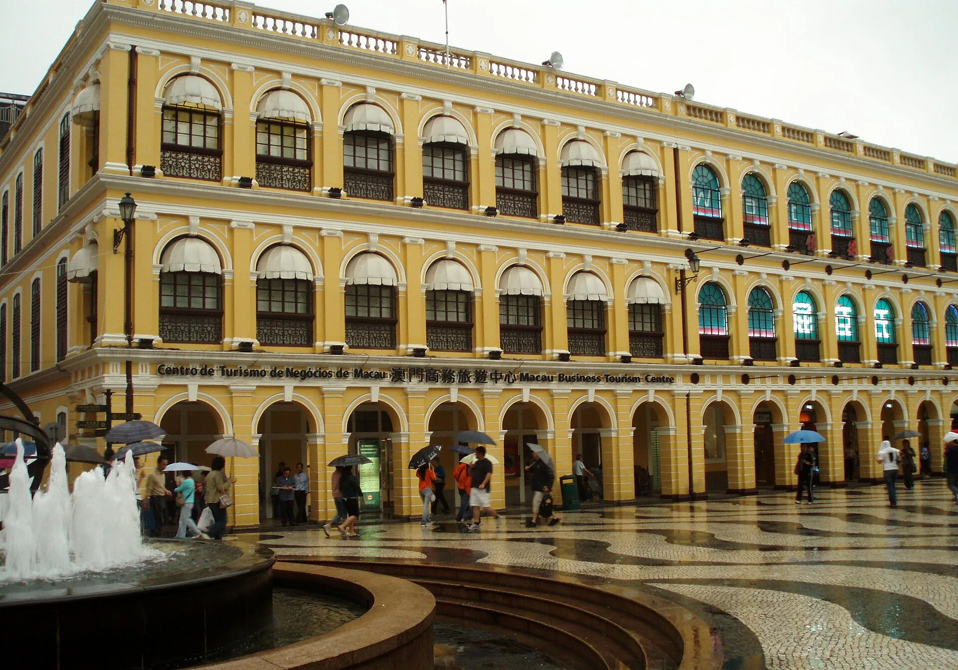 Macanese food: the Portuguese-Chinese cooking of Macau, from minchi to serradura