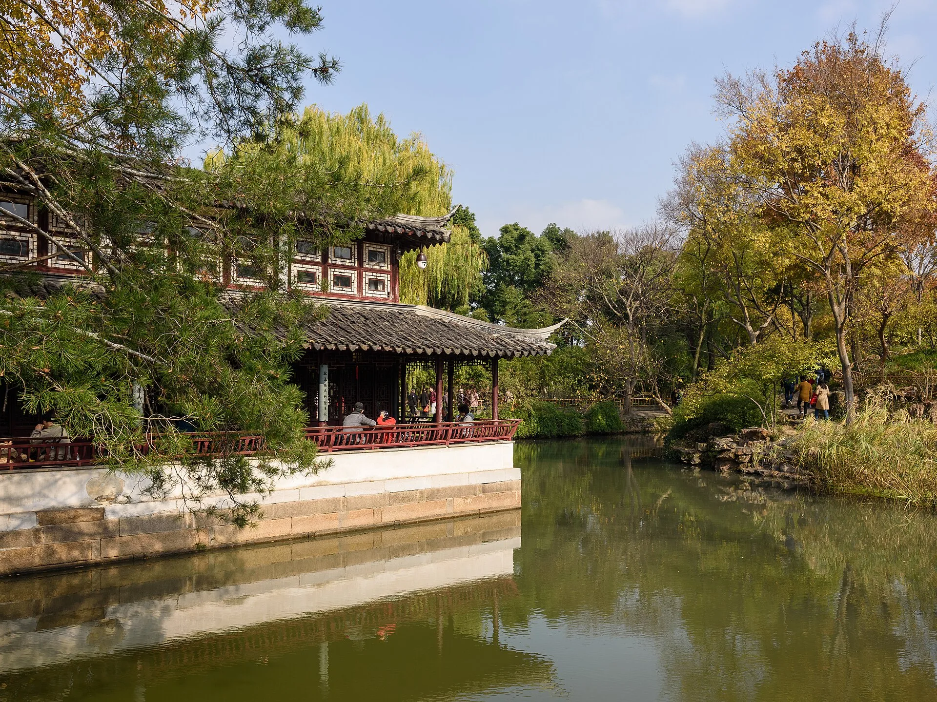Suzhou gardens: pavilions, Taihu rockeries and Ji Cheng's borrowed views