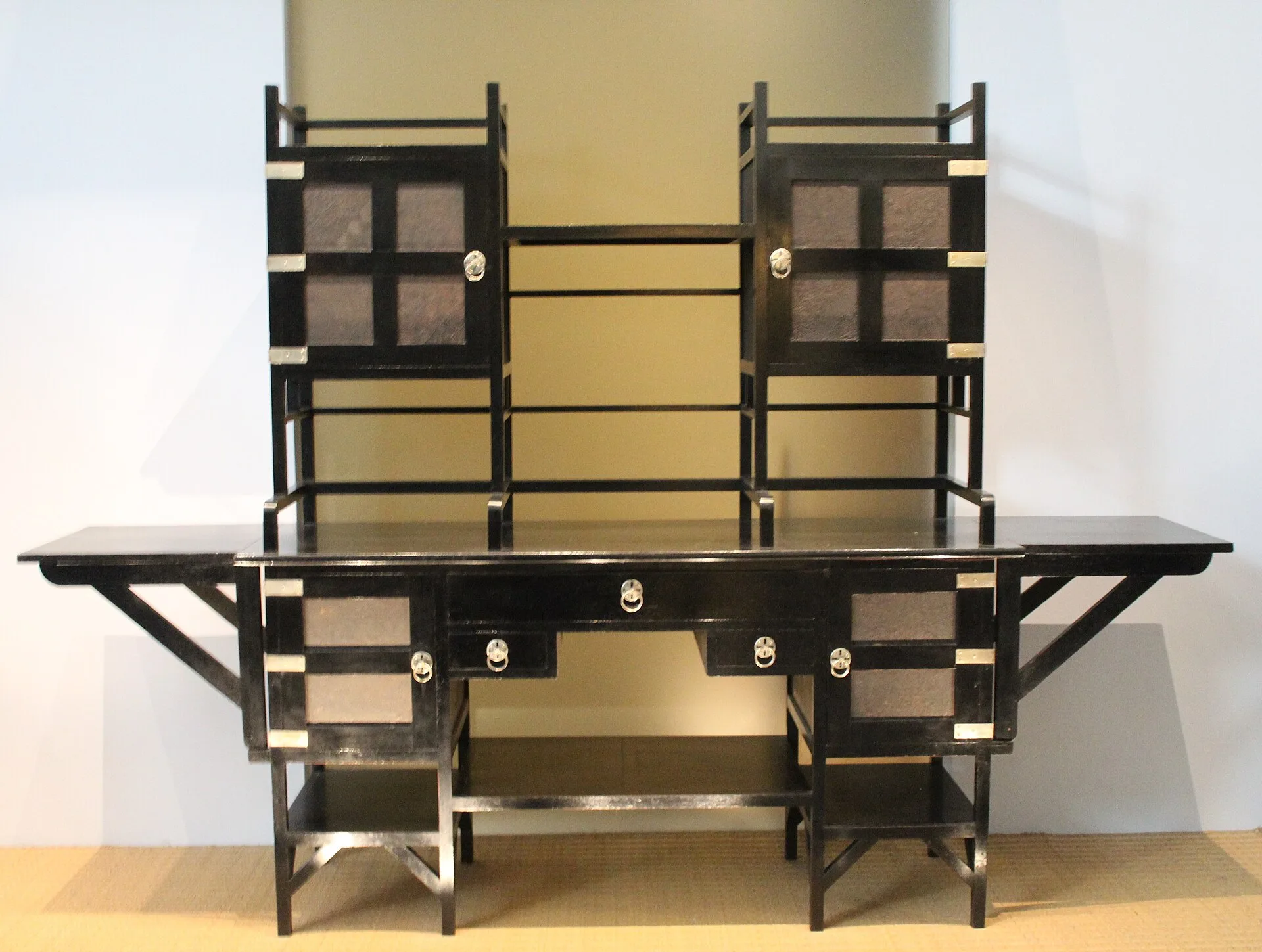 Anglo-Japanese style: Godwin, Jeckyll, Dresser and Victorian design after 1862