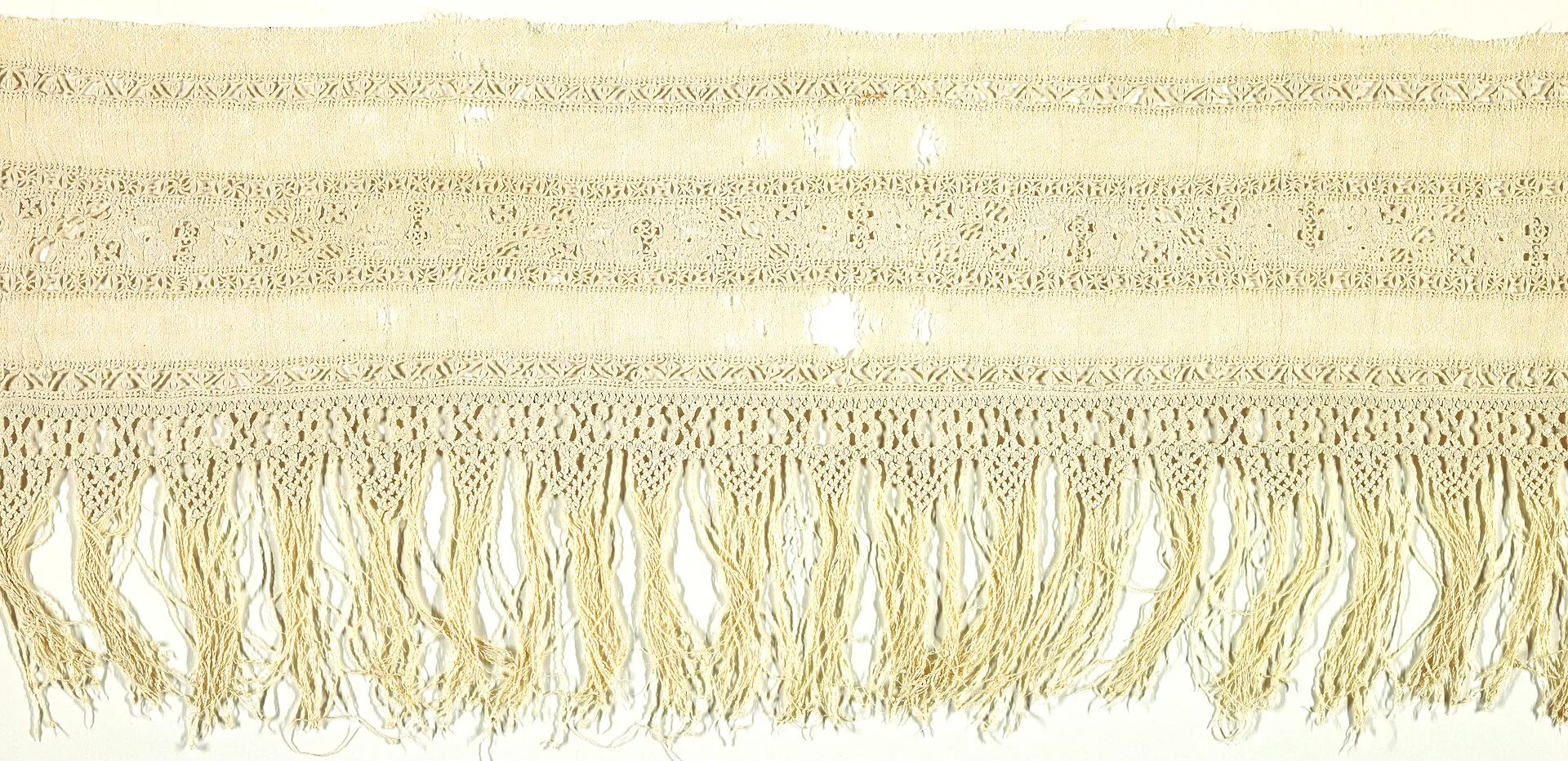 Macramé: the knotted craft from sailors' decorative knots to 1970s plant hangers