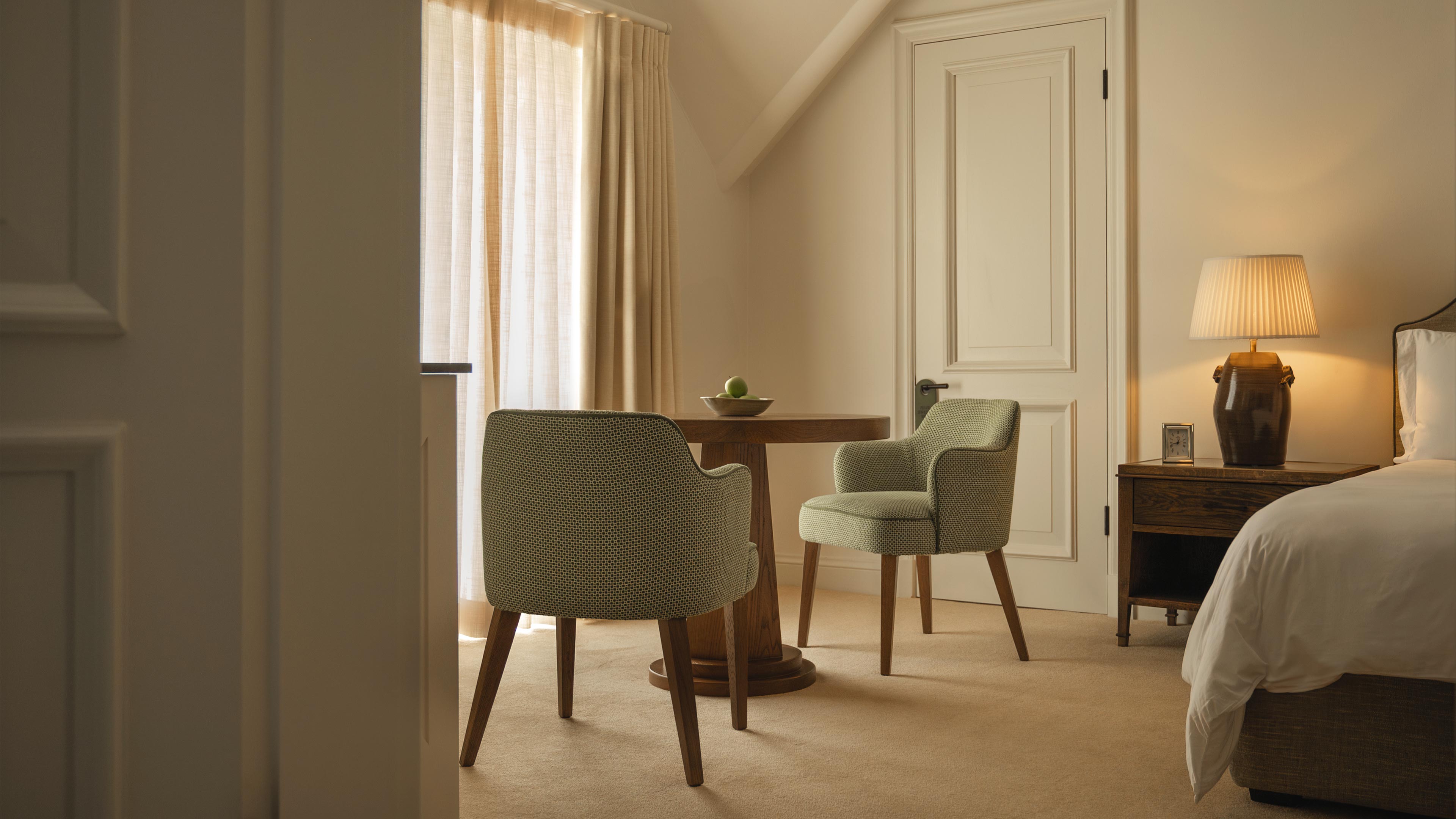 La Vivienne is a 35m² balcony suite on the first floor, with a generous balcony from which you can enjoy the magnificent mountain views.