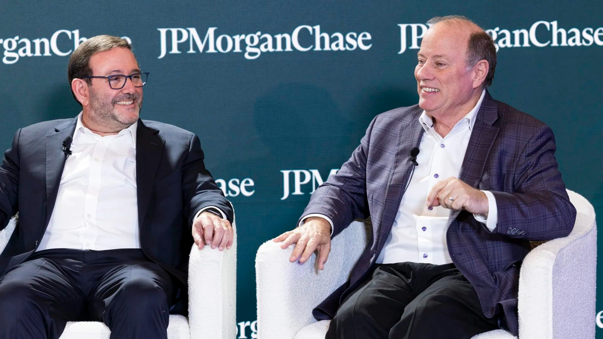 JPMorgan Chase vice chairman Peter Scher (left) and Detroit Mayor Mike Duggan at an Axios event in D.C. Photo: Kristoffer Triplaar on behalf of Axios