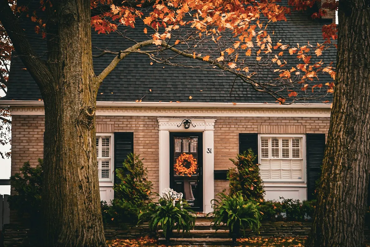 Isolation des portes et fenêtres à l'automne : Le guide essentiel pour maximiser vos économies d'énergie