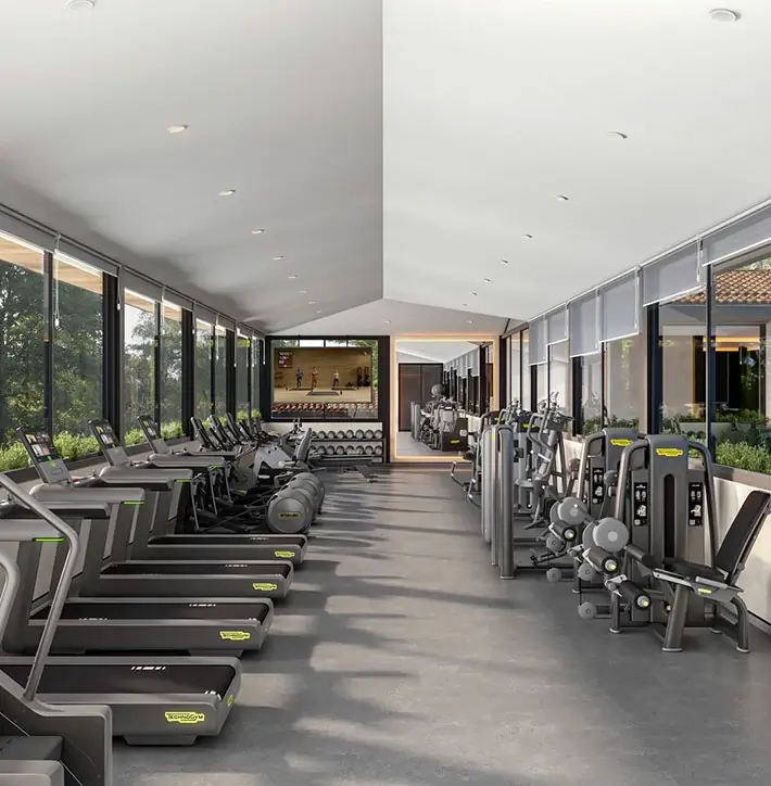 Fitness Room y gimnasio con equipo de entrenamiento en la Casa Club de Somma Arteaga