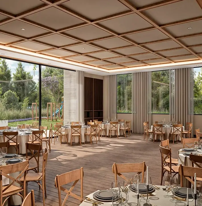 Salón de eventos de la Casa Club con mobiliario para reuniones privadas