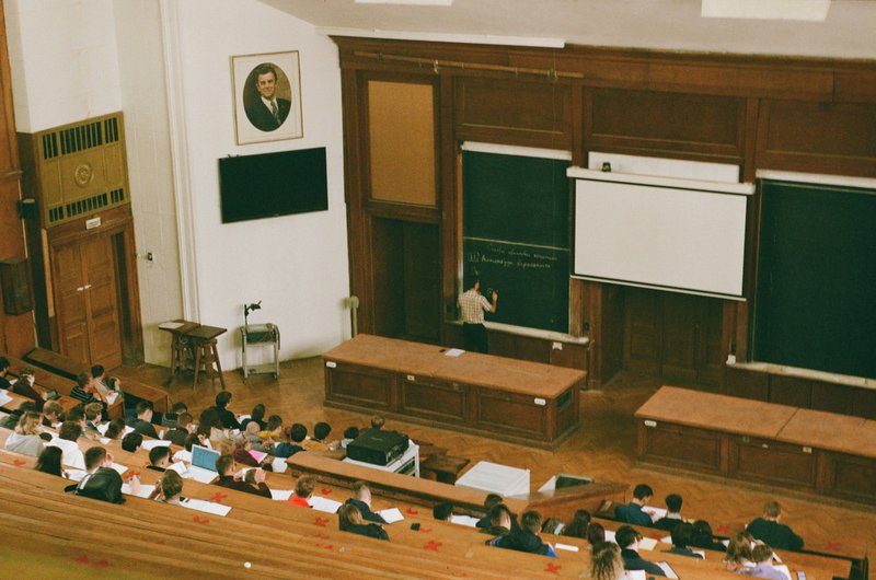 students in a classroom that could have been like the one where artificial intelligence was devised in the 1950s at Dartmouth University
