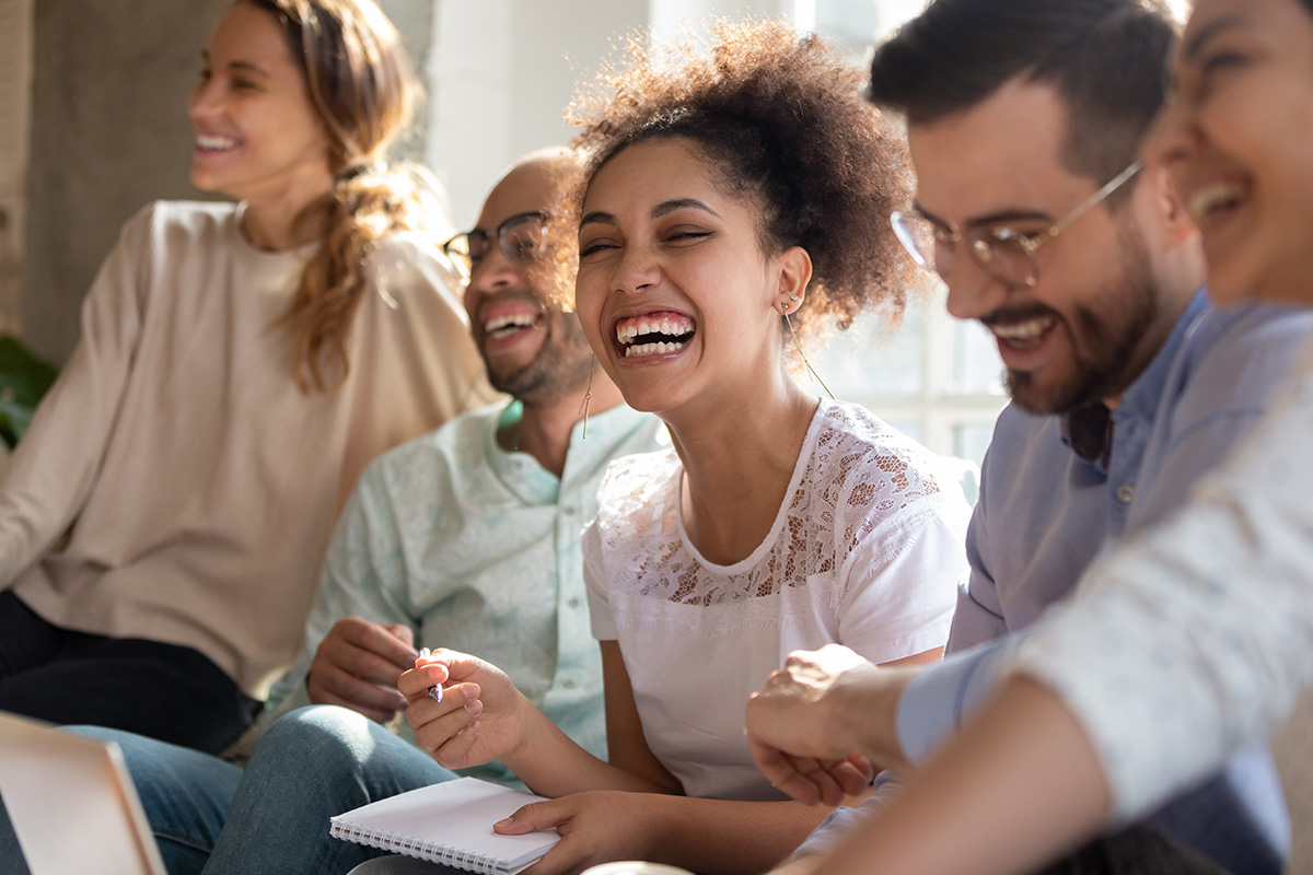 Personas felices en el trabajo