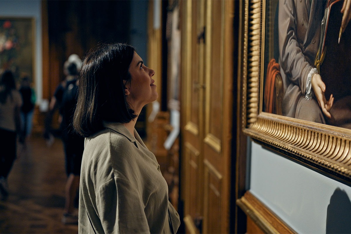 woman at a museum