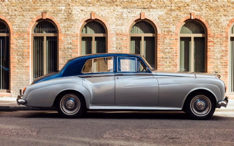 Voiture rare grise