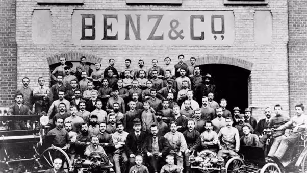 Employés usine Mercedes-Benz