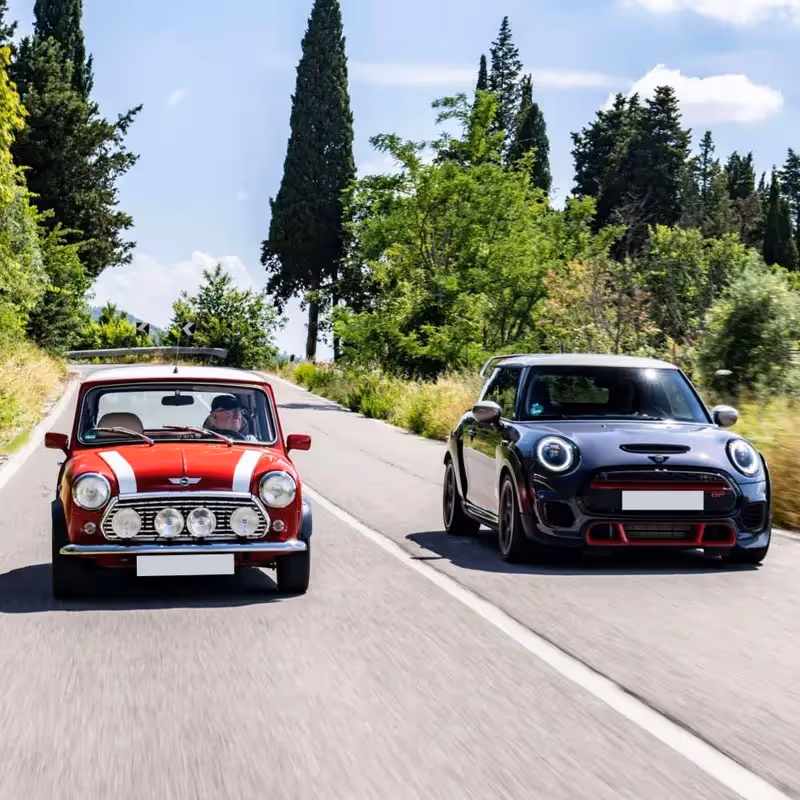 deux voitures marque mini