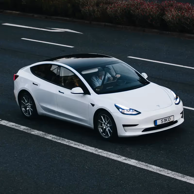 voiture blanc tesla