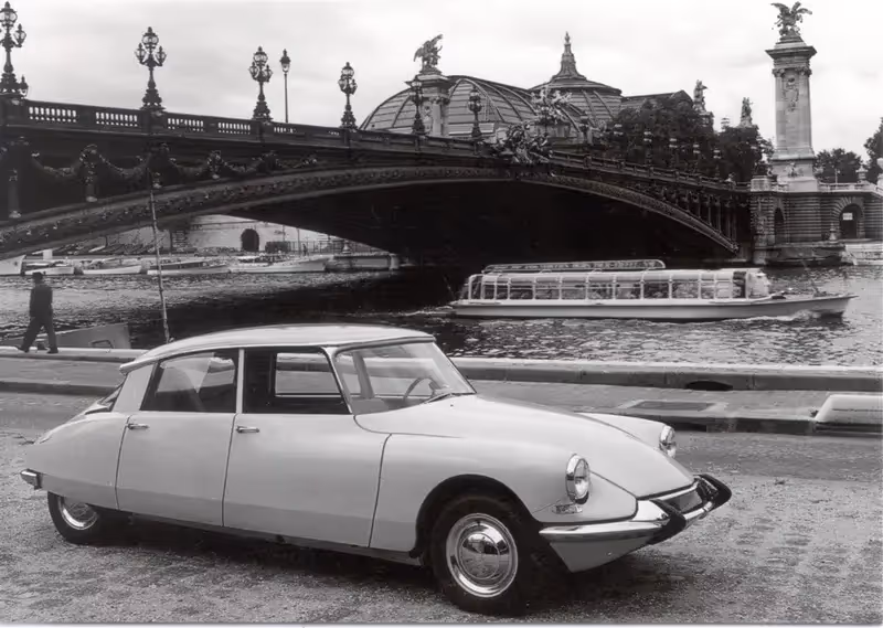 Voiture DS Paris