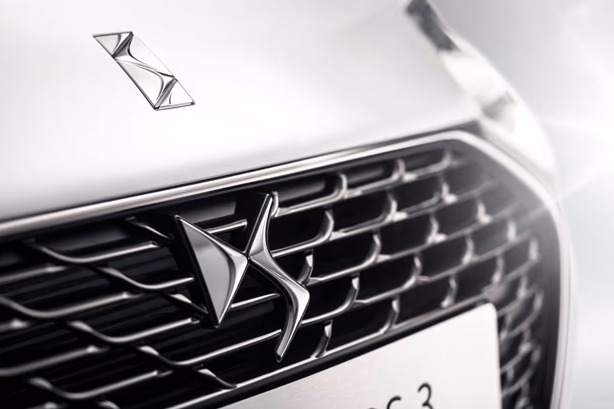 Logo voiture DS Automobiles