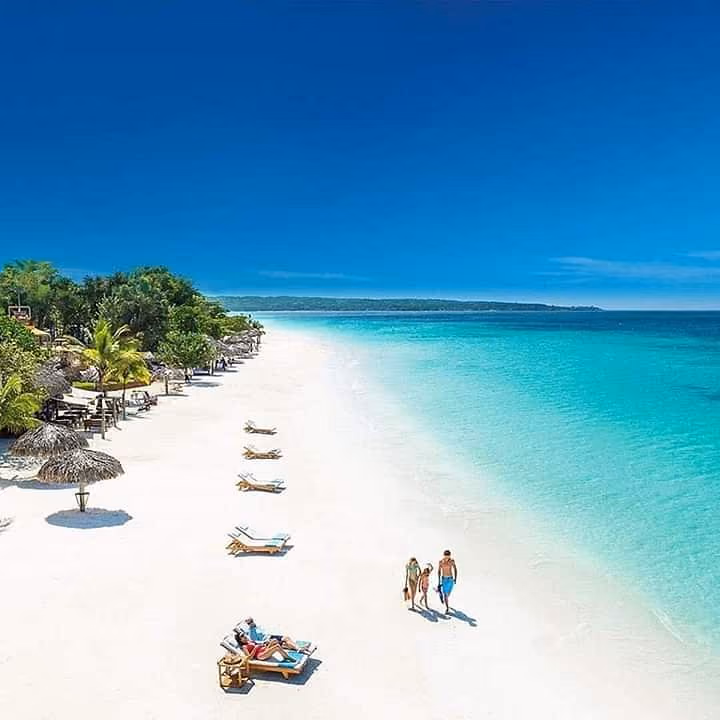 The flat turquoise lagoon at Paje Beach