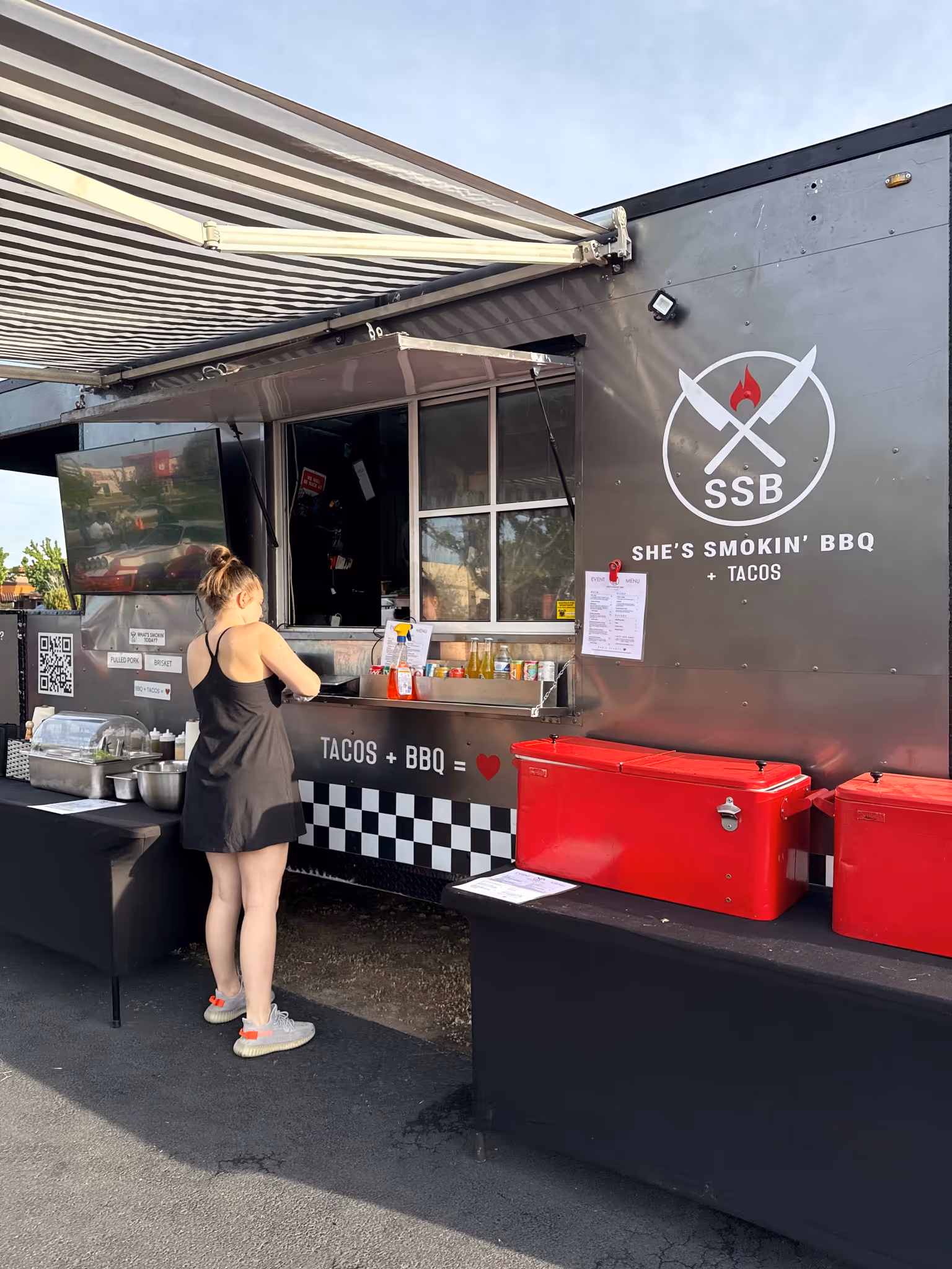 BBQ and taco food truck serving guests at Idaho Air & Coffee.