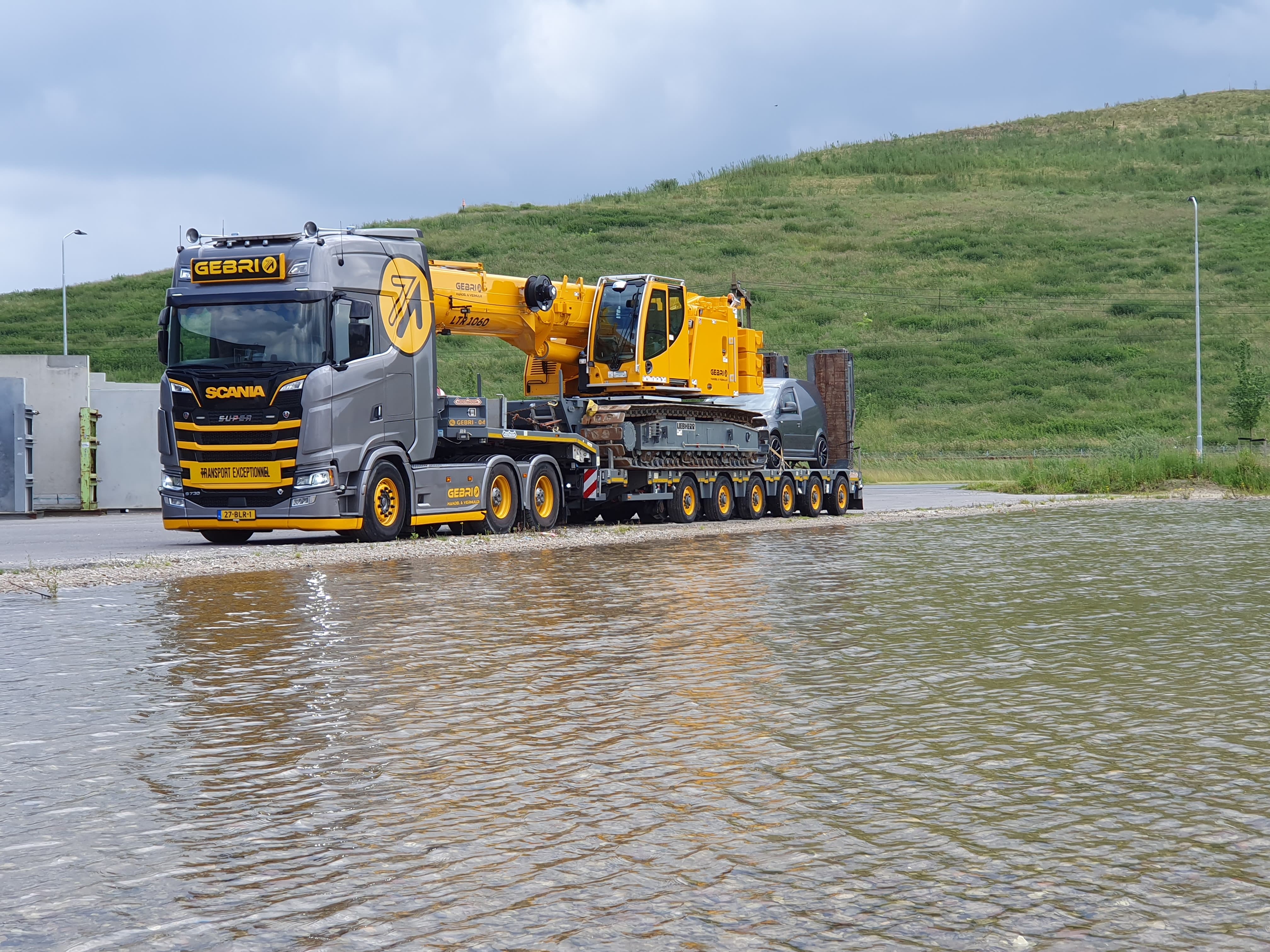 Rupskraan huren: wanneer kies je voor stabiliteit op ruw terrein?