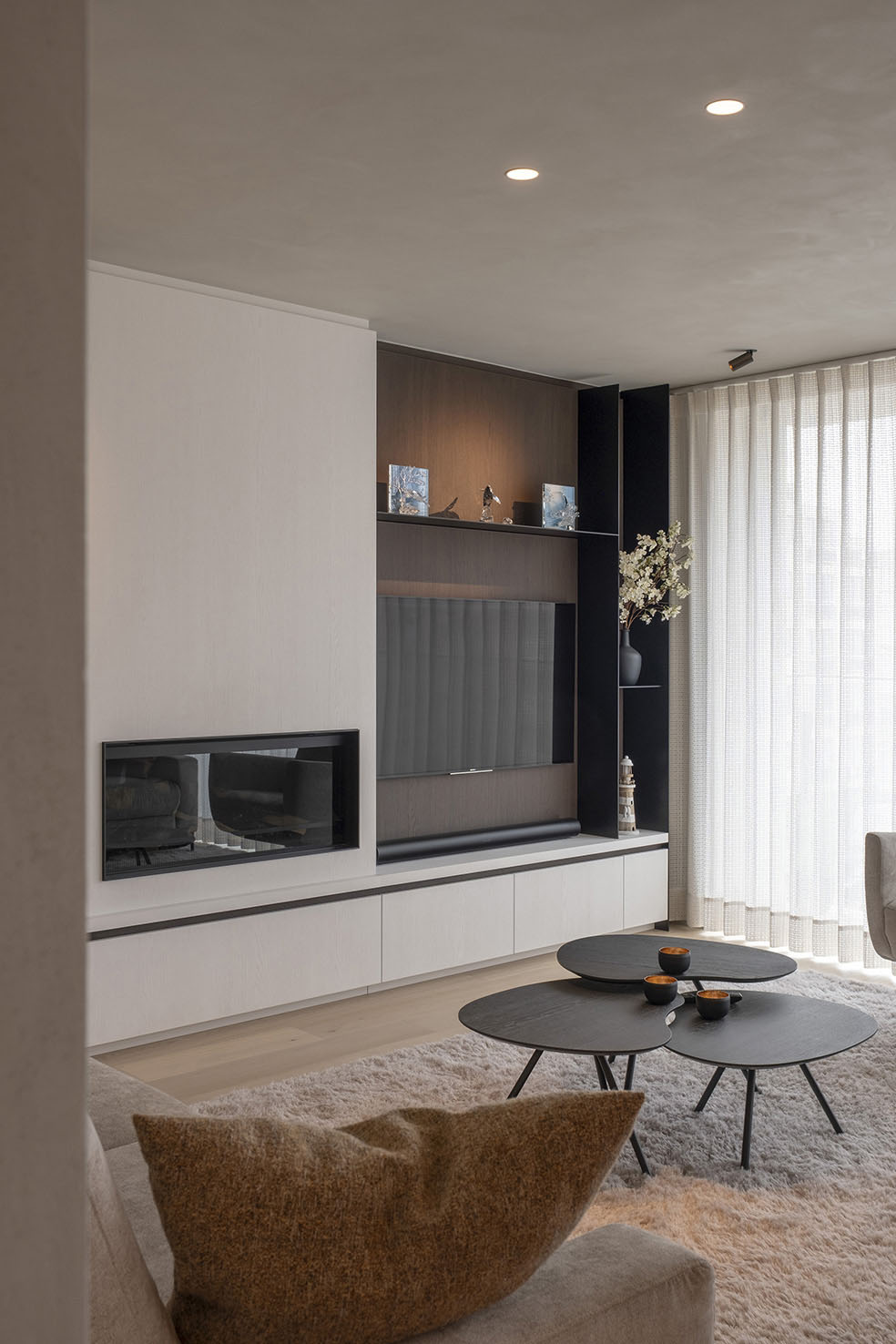 moderne tv en haardmeubel voor kustappartement I gyma