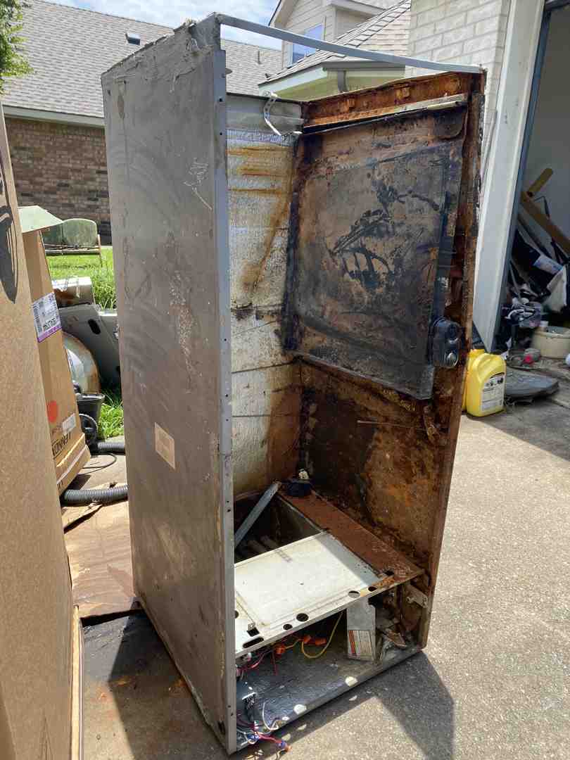 Infographic showing the top indicators you need furnace replacement in McKinney: system age over 15-20 years, monthly energy bills increasing by 25% or more, repair frequency of three or more times per year, rooms with temperature differences exceeding 5 degrees, and unusual sounds like banging or rattling from the unit - furnace replacement top rated in mckinney, tx