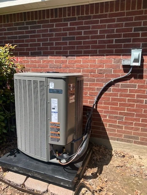 heat pump installed outside Texas home in summer