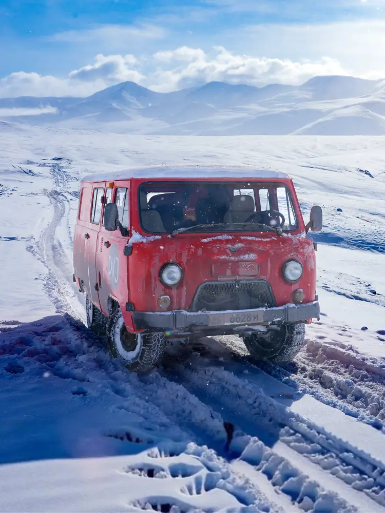 Winter Elite roadtrip Kyrgyzstan in extreme sneeuwomstandigheden