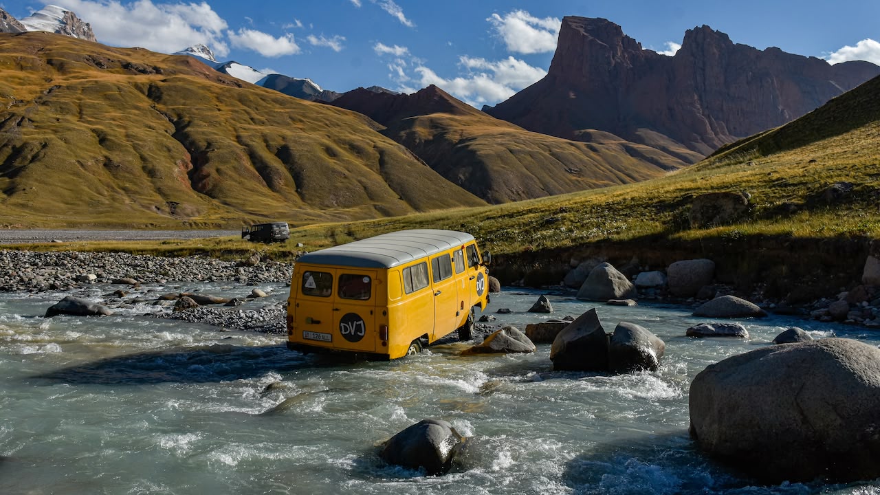 Aftermovie DVJ Elite 2024: offroad rijden in afgelegen berggebied van Kyrgyzstan